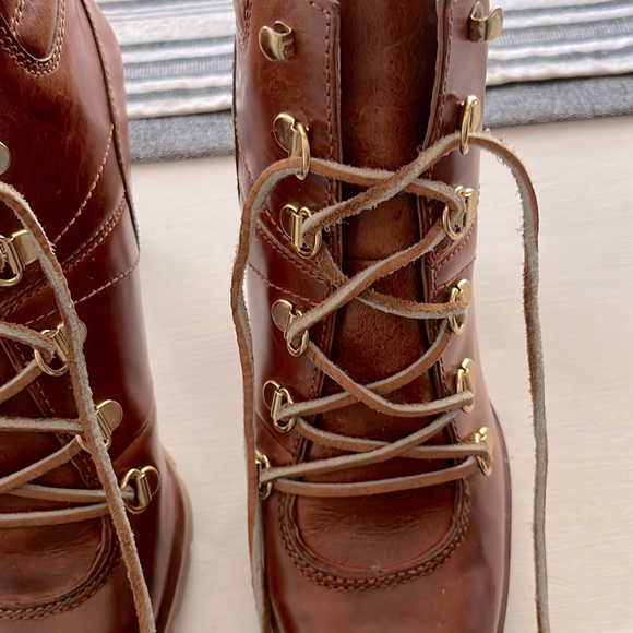 New Michael Kors lace up ankle boots/booties in caramel color, size 10 - Picture 2 of 9
